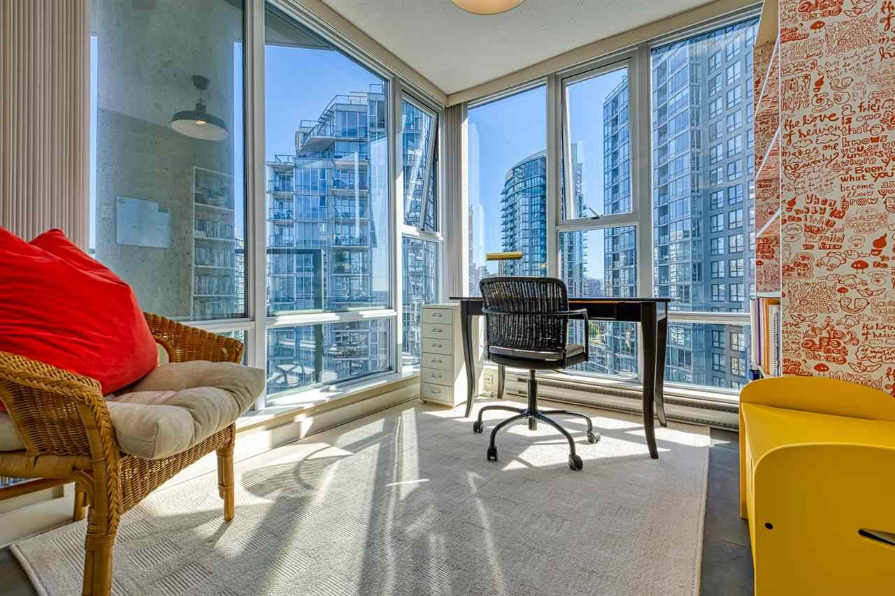 2207-583 Beach Cres