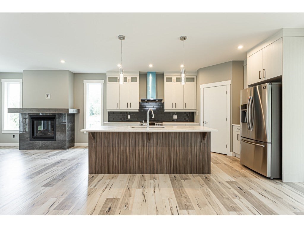 32-8295 Nixon Rd