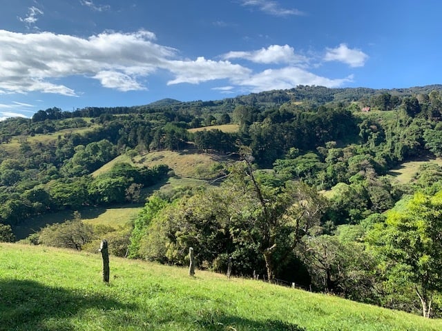 Vast Mountain Farm Acreage, Heredia