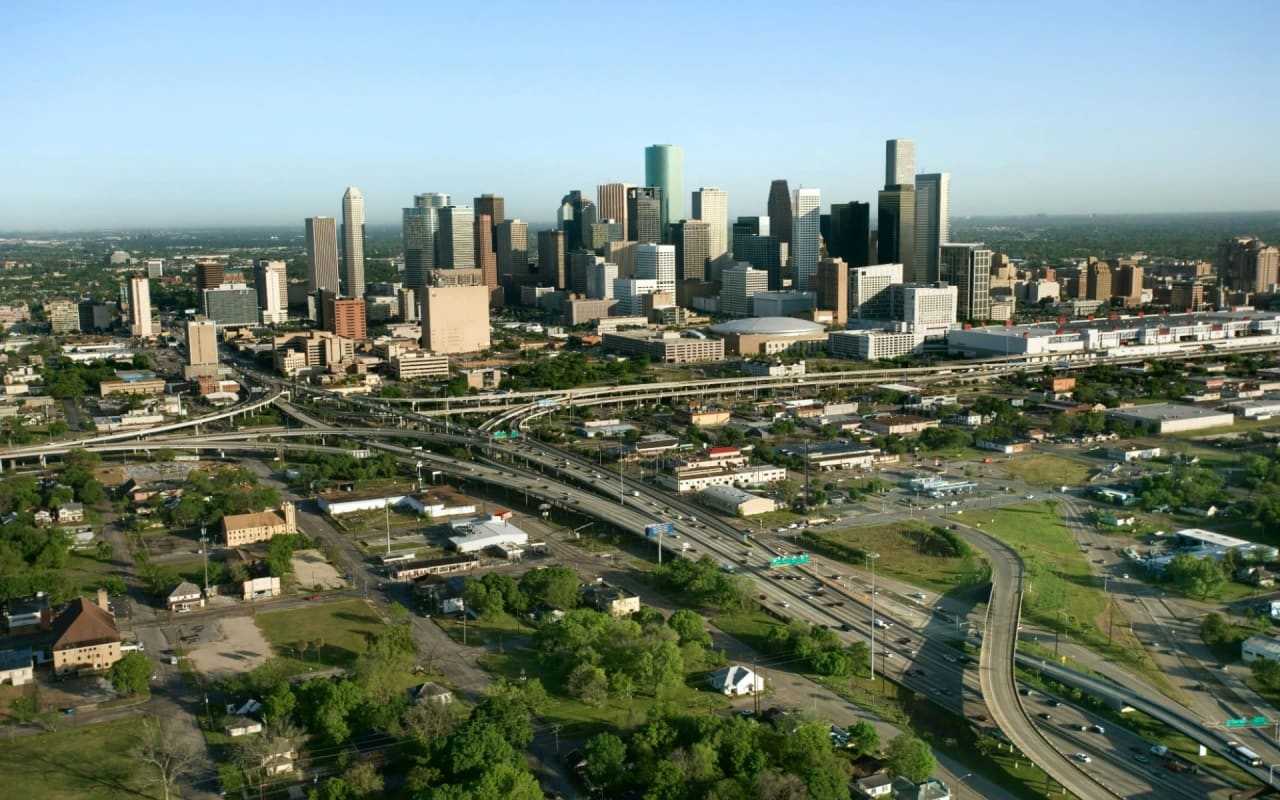 Investing in Luxury: How to Maximize Your Returns in the Houston Real Estate Market