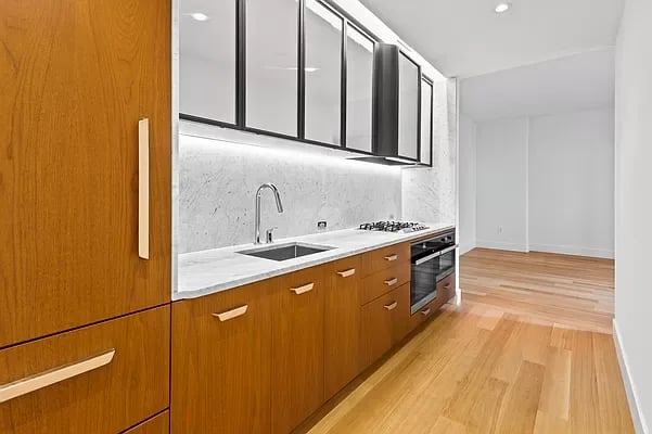 110 Charlton Street Unit: 10E