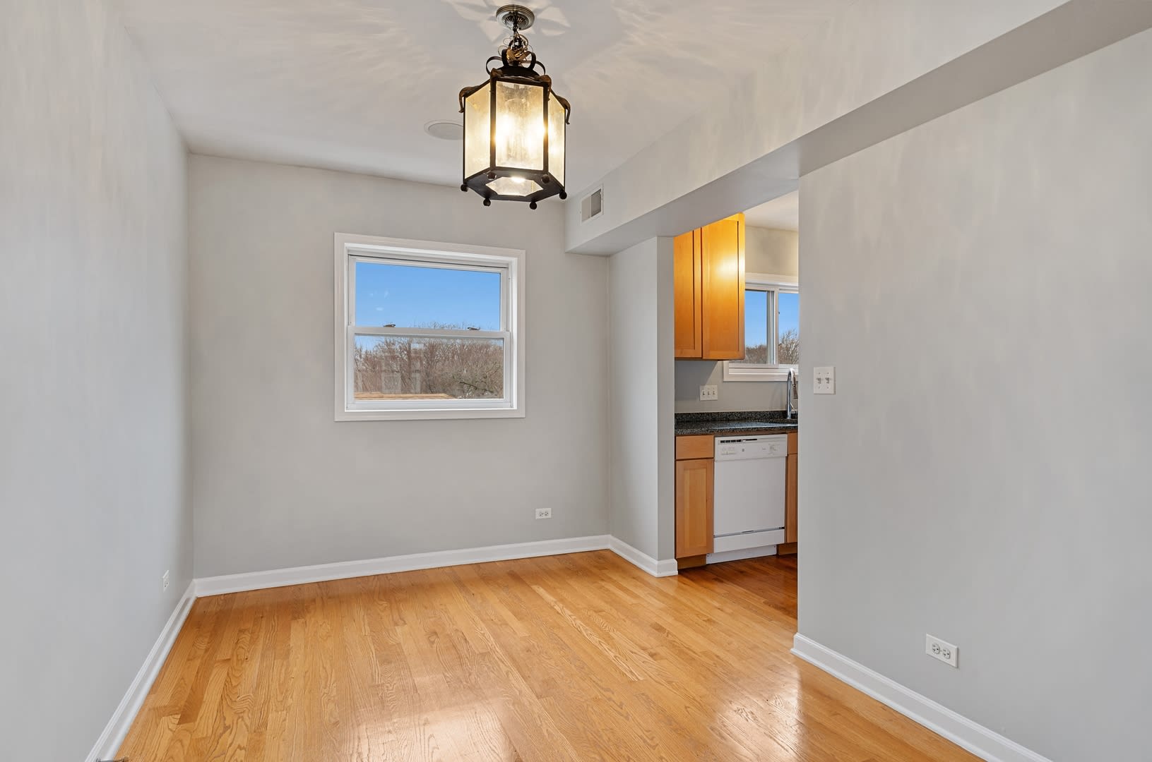 2918 W Berwyn