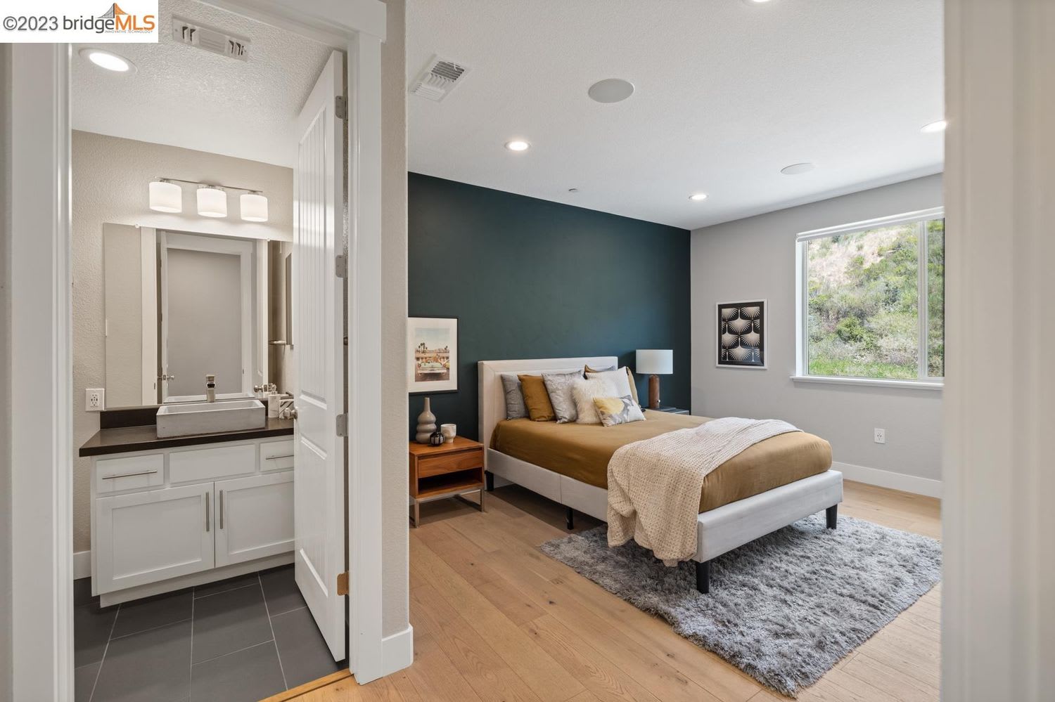 6731 Skyview Dr, Oakland, CA 94605
