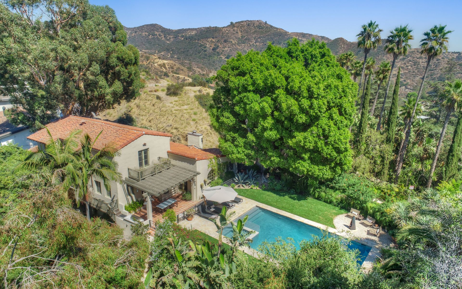  3259 Deronda Dr