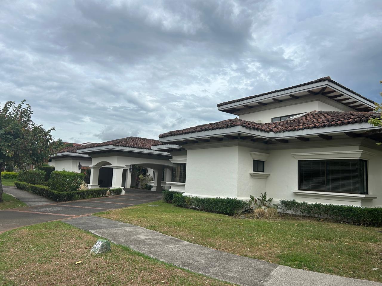 Single Level Gated Residence, Santa Ana, San Jose