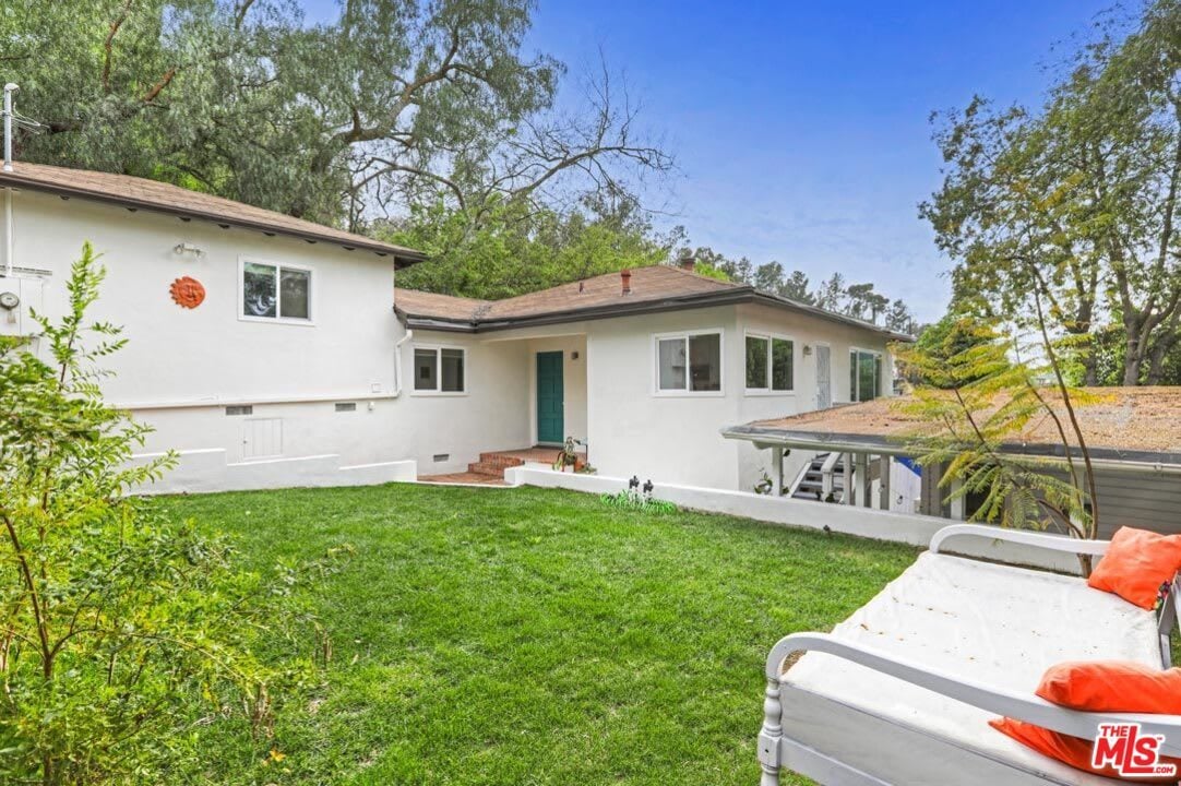 823 ARBOL Street