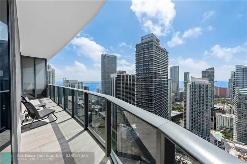 45 SW 9th St #4406