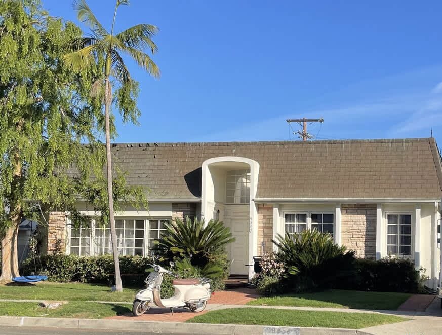 9509 Sawyer St, Beverlywood