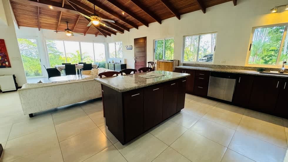 Tranquil Luxury Retreat with Stunning Ocean Views in Uvita