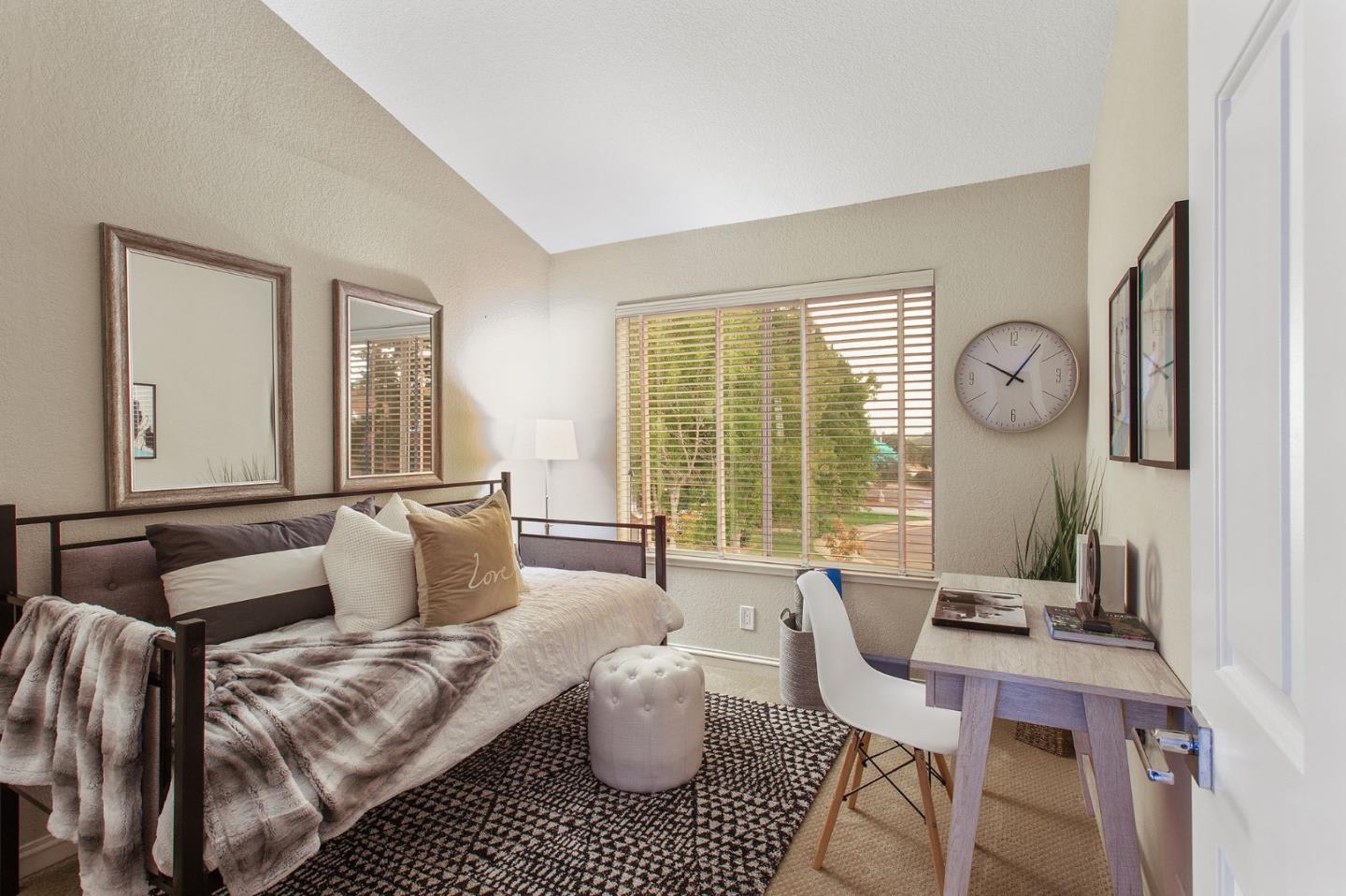 844 Portwalk Pl