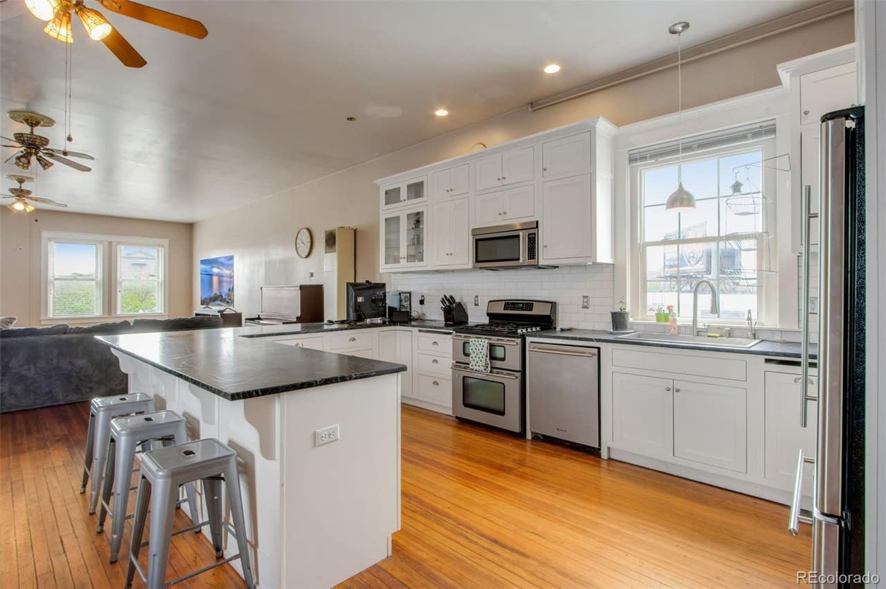 Prime Mixed Use Building: 922 8th Ave - $1.05M