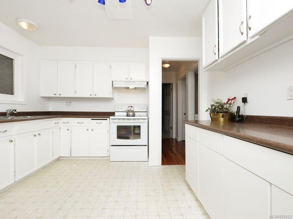 566 Ledsham Rd, Colwood