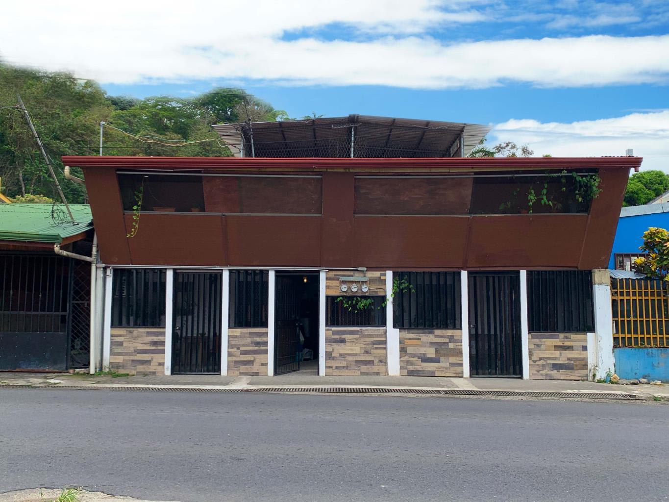 Downtown Quepos Central Hostel/Commercial Space