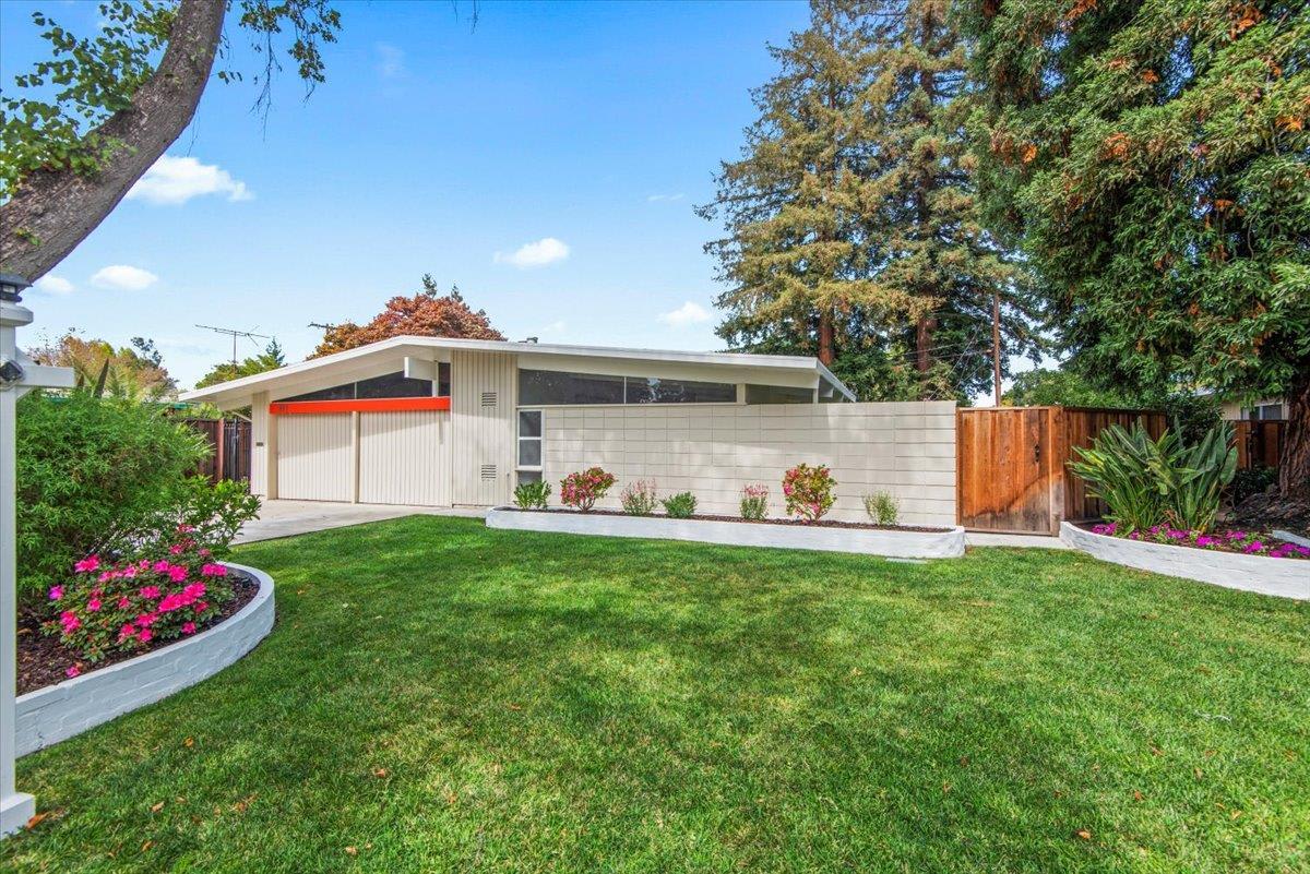 411 Creekside Dr