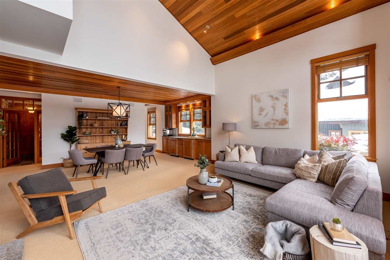 4-4676 Blackcomb Wy