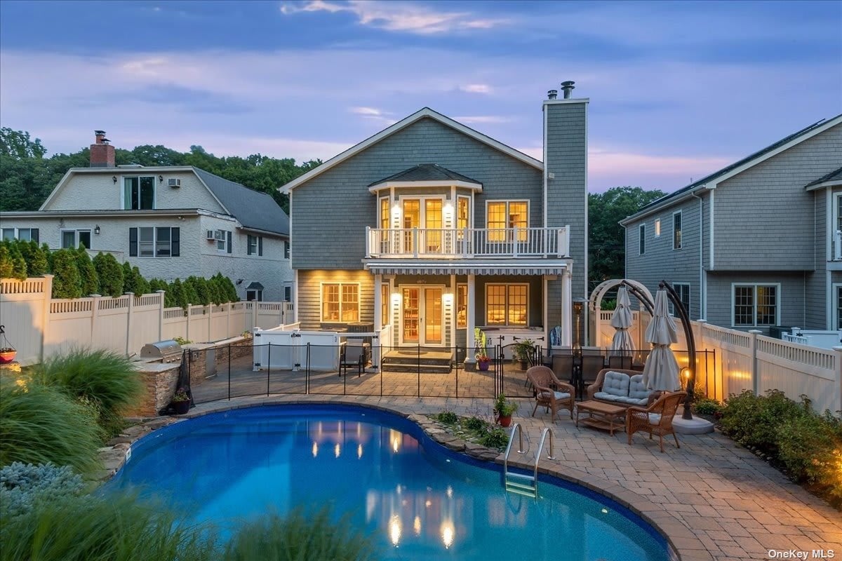 21 Sandy Hollow Rd, Port Washington
