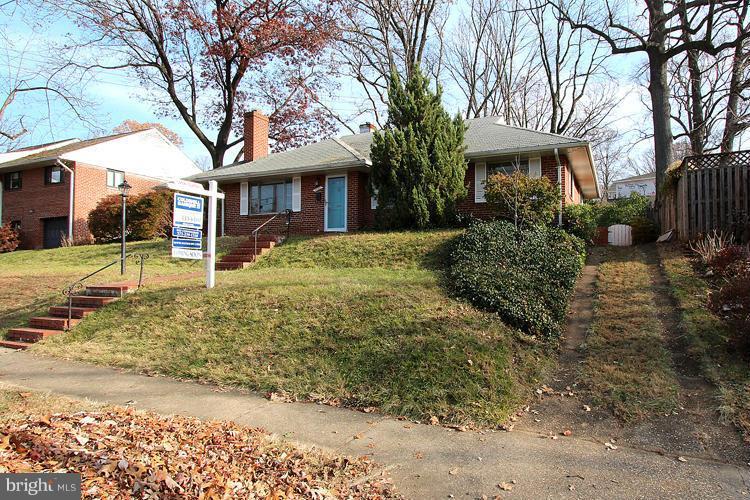 1885 Patrick Henry Dr