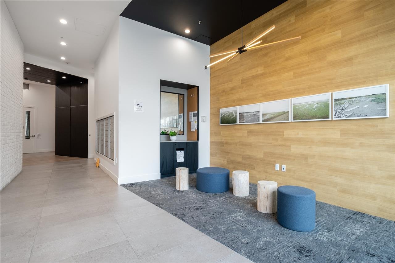 209-725 Marine Dr