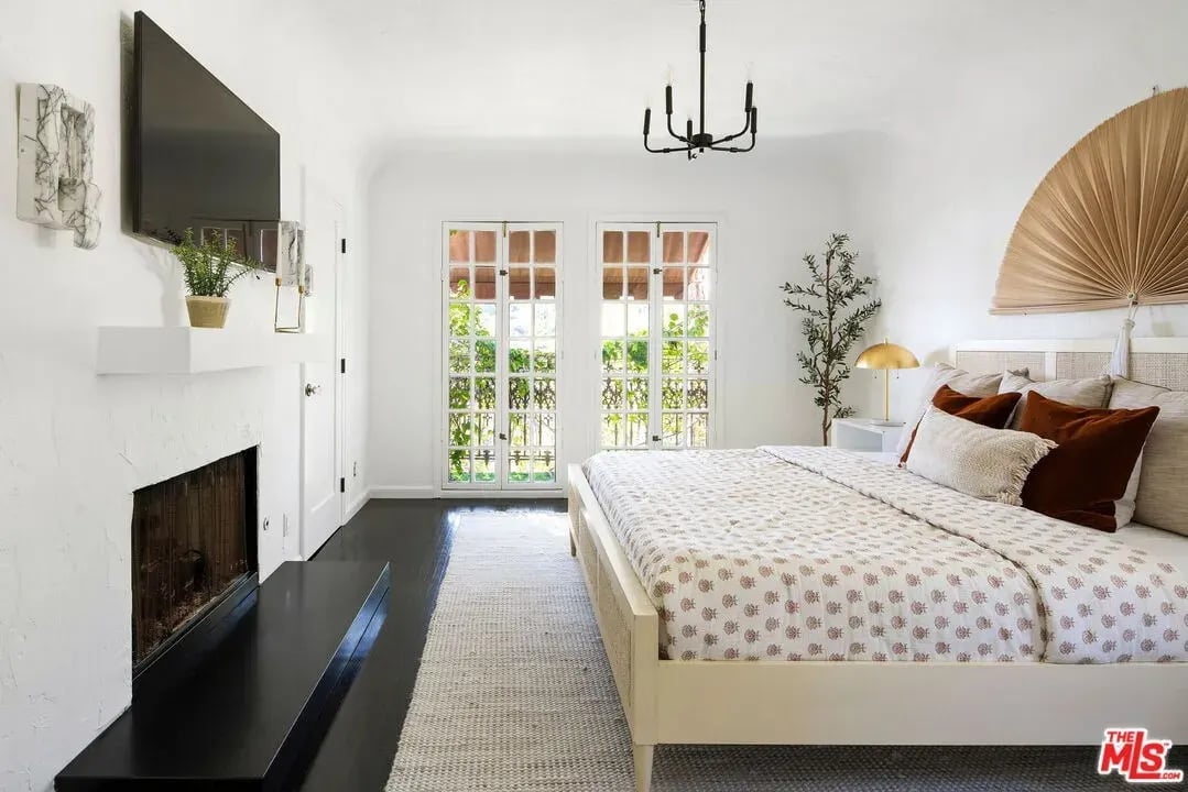 Beautiful Beachwood Canyon Spanish
