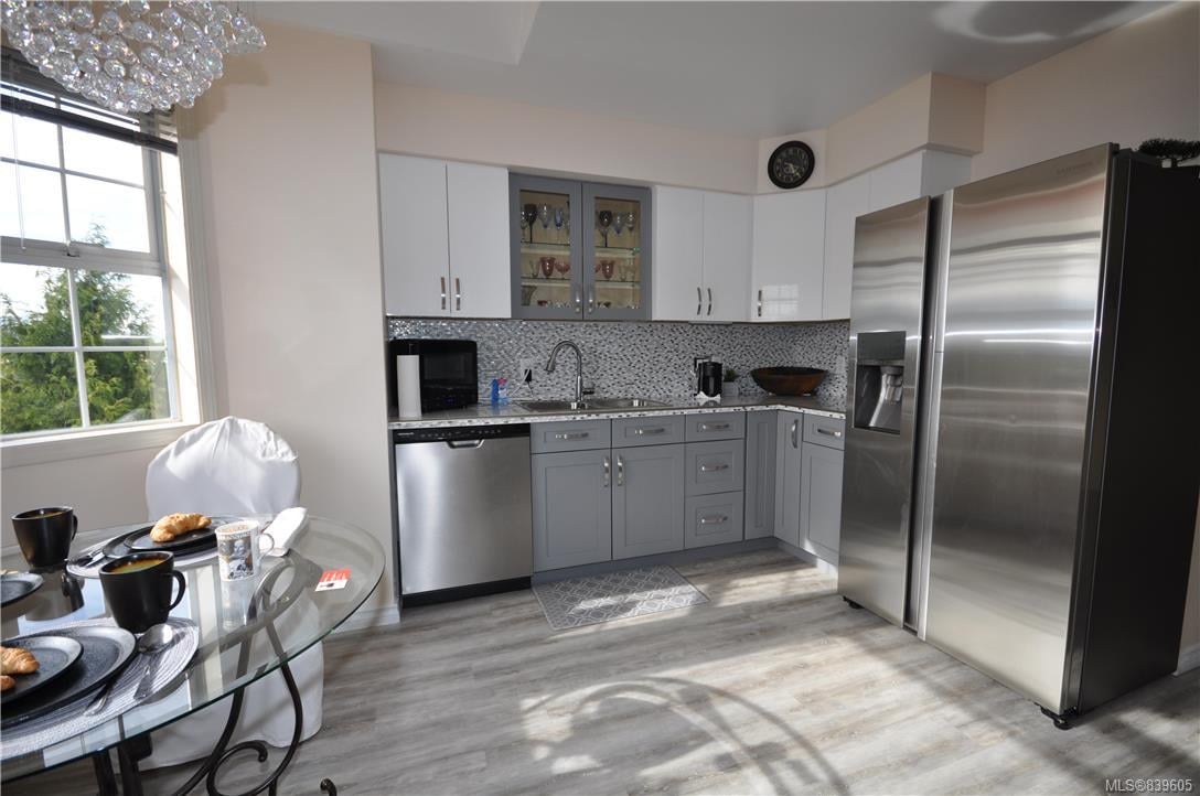 405-1220 Fort St