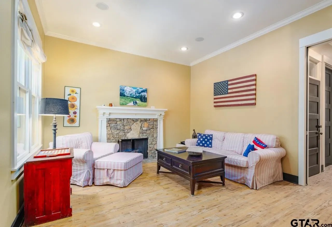 3938 Charleston Park
