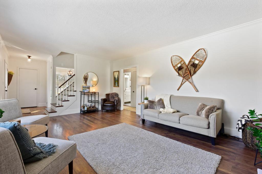 1115 Holly Ln