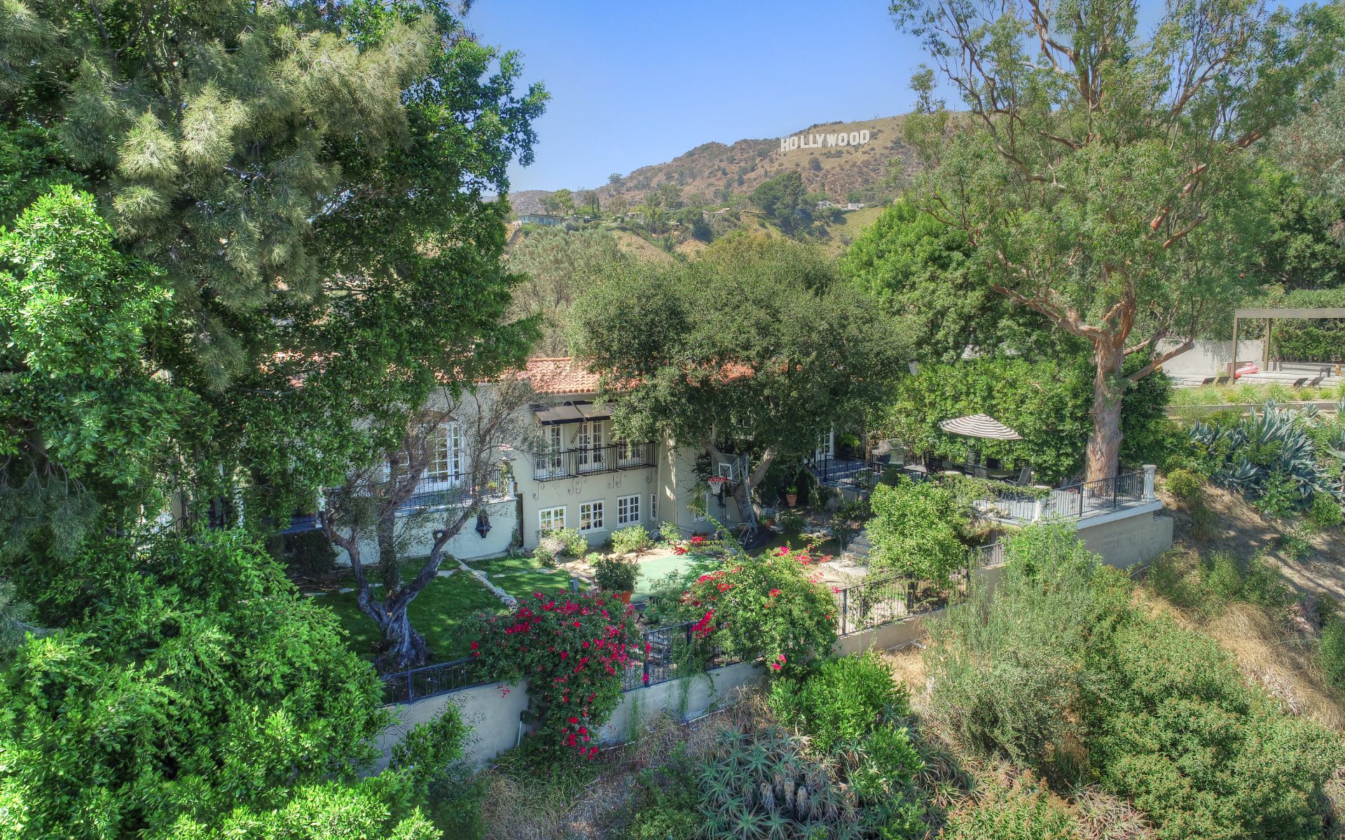  3110 Hollyridge Dr