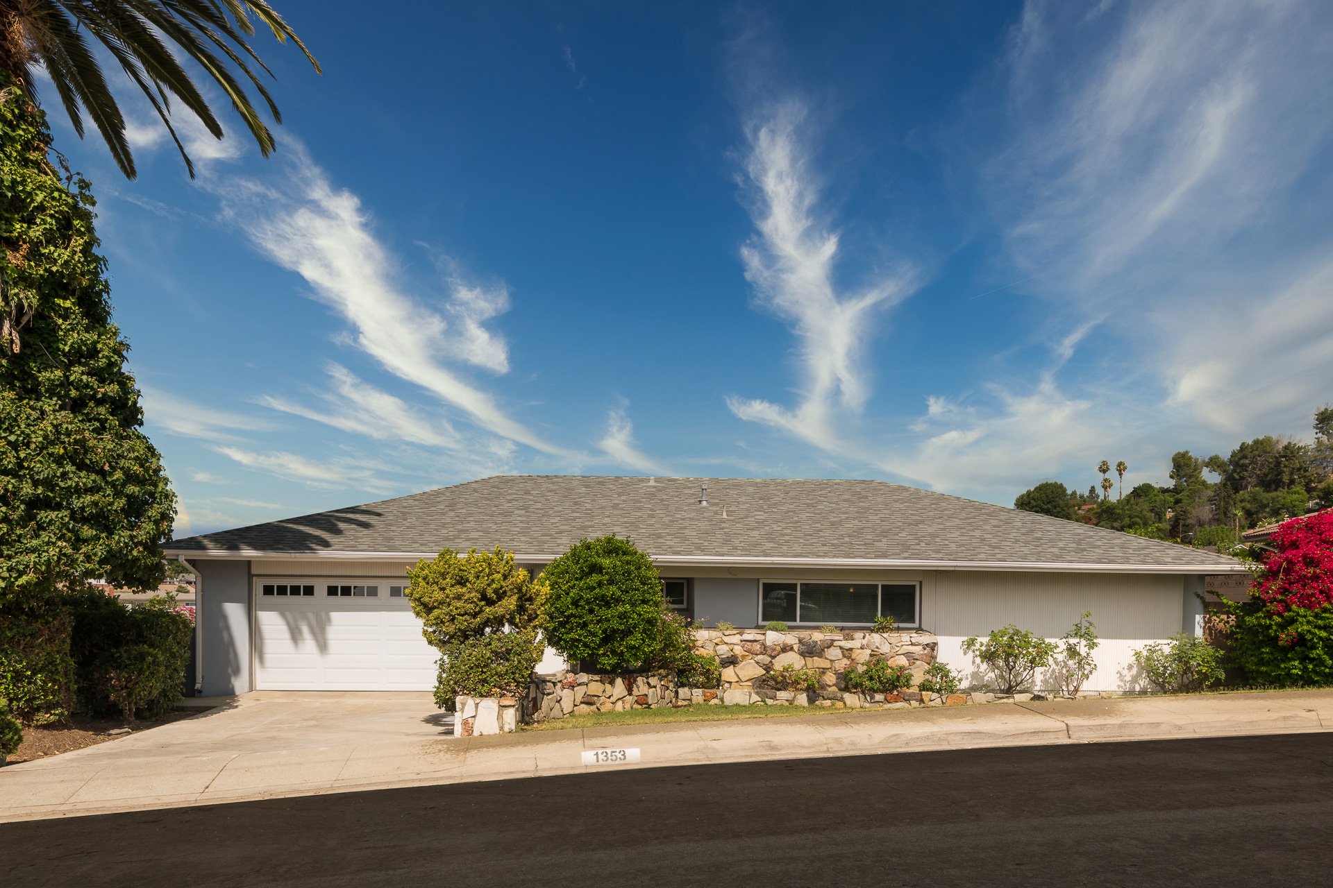 1353 Ridgeside Dr