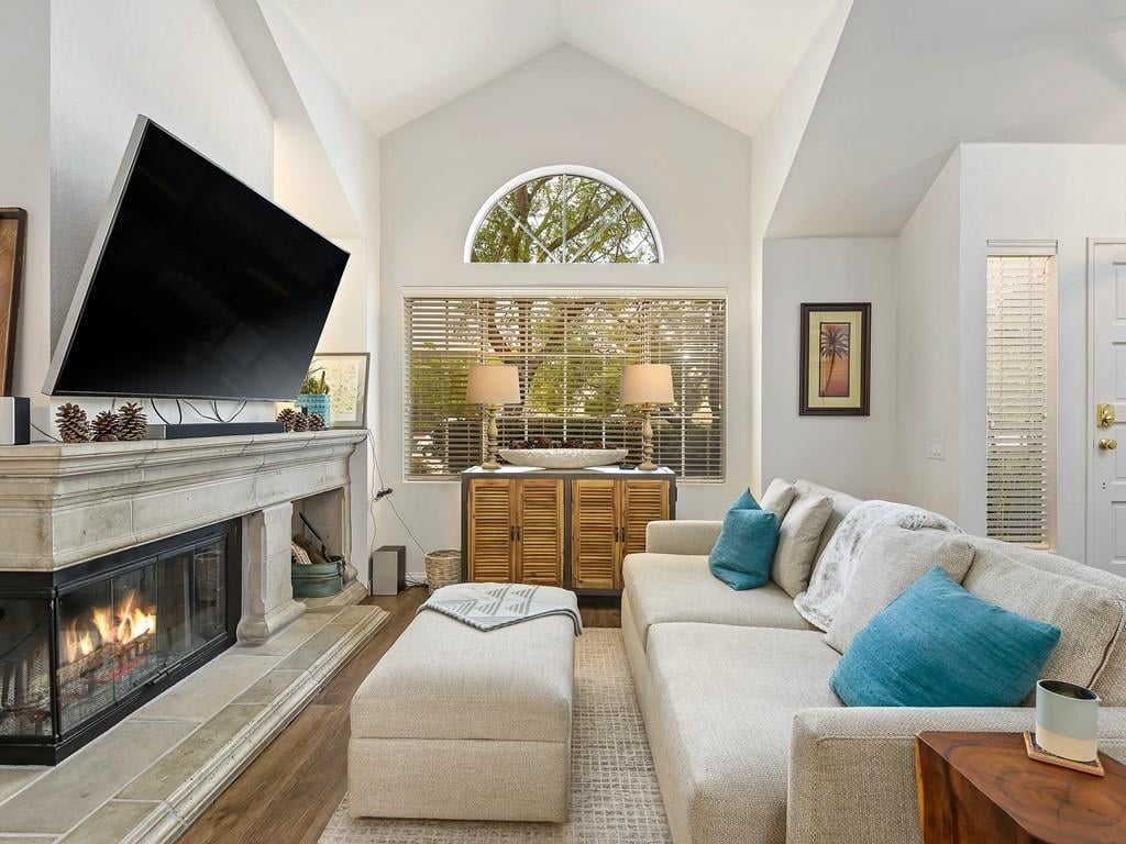 333 Pacific Oaks Rd