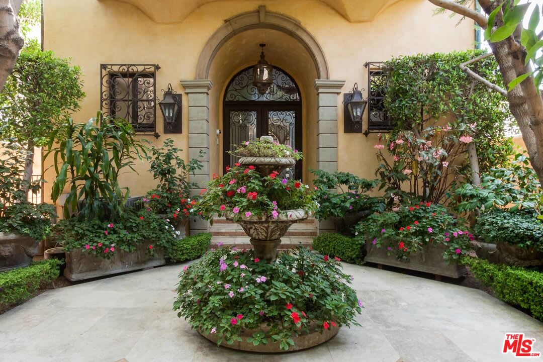 Manor Lumina