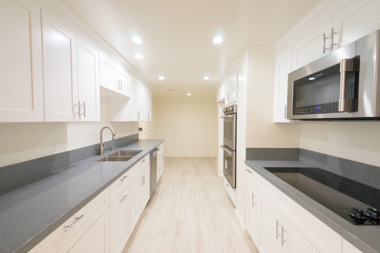 Bright and Open Maple Apartment