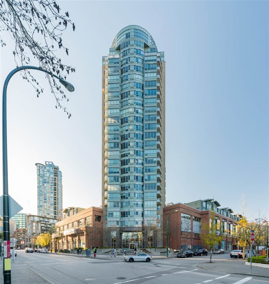 1903-63 Keefer Pl