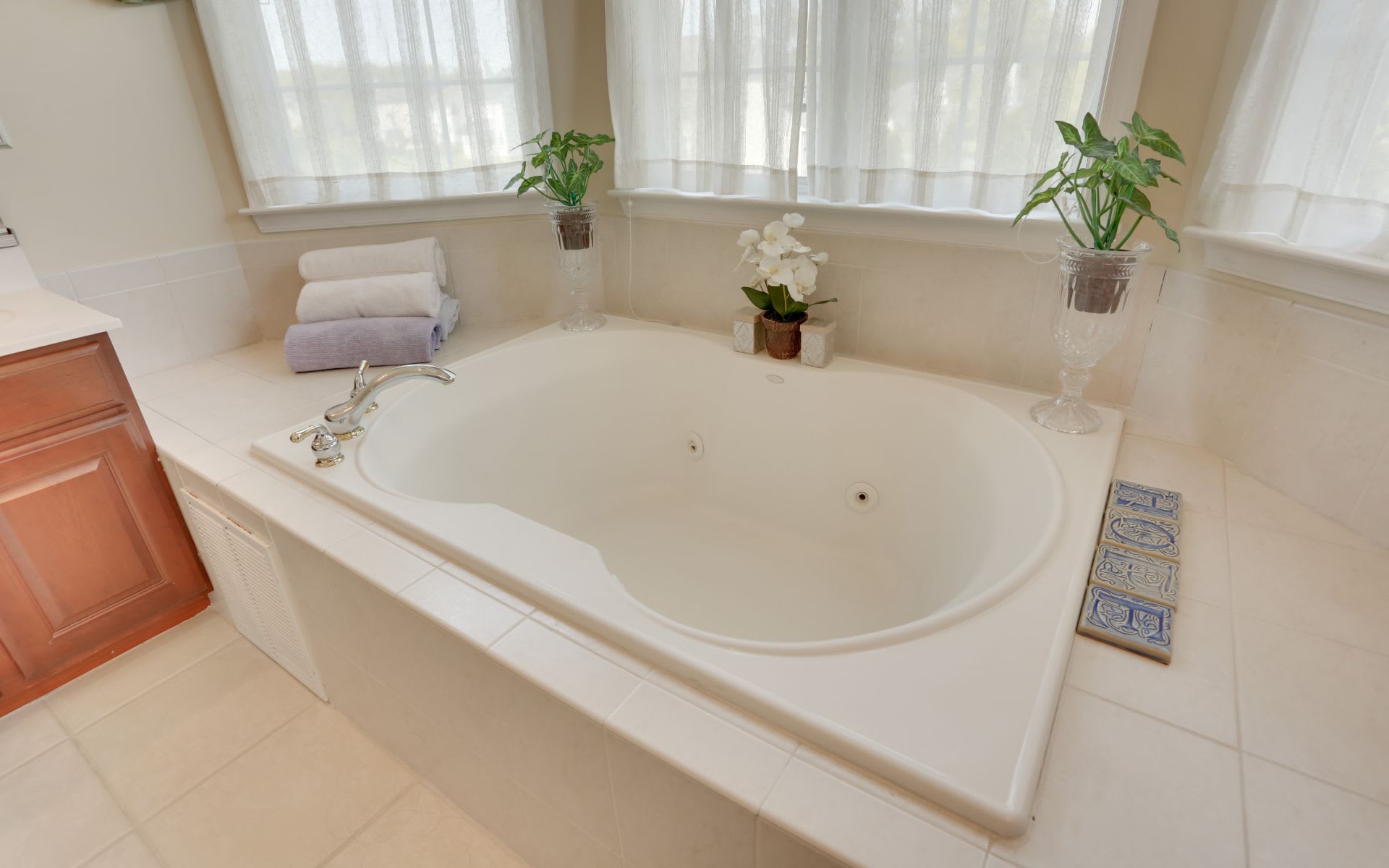 8 SHOREHAM CT