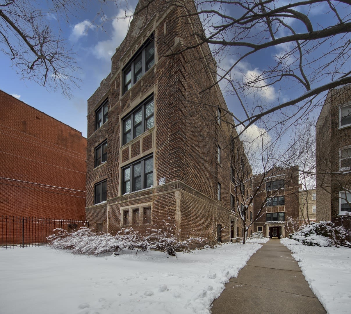 2015 W FARRAGUT Ave #3