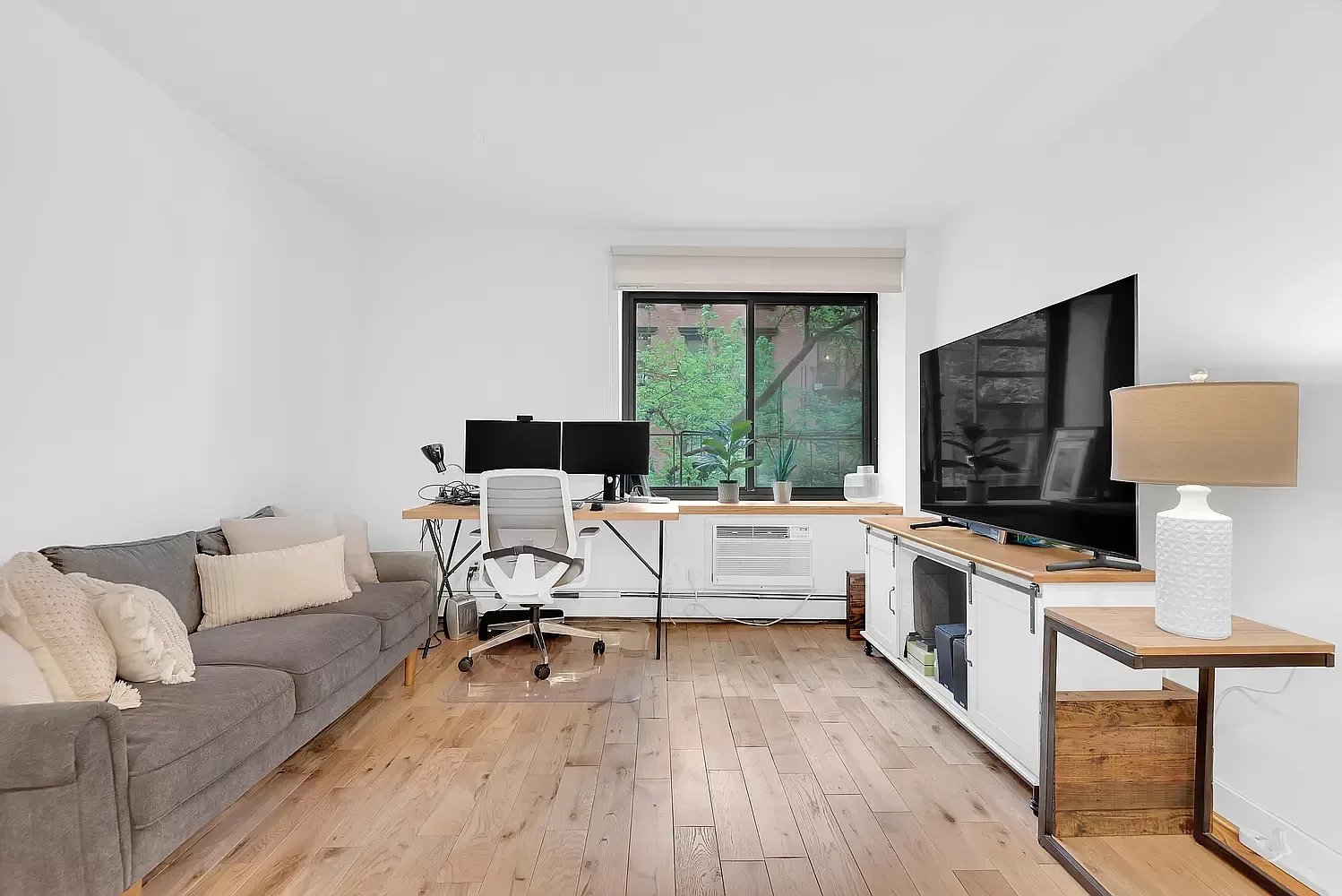 160 E 26th St Apt 2C