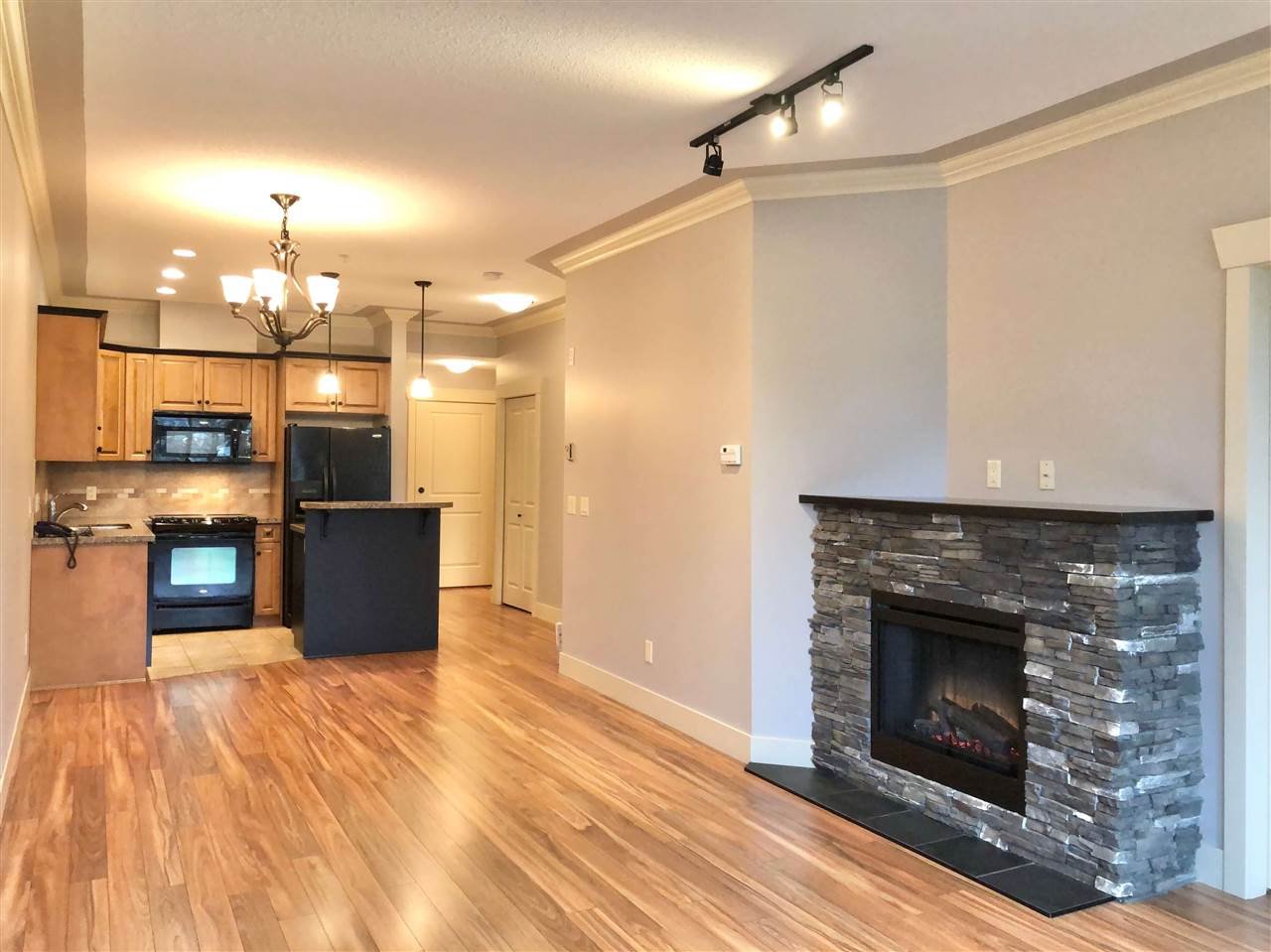 105-45893 Chesterfield Ave
