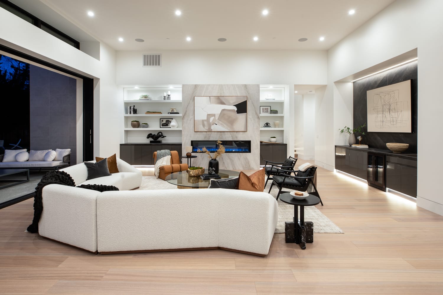 541 Menlo Oaks