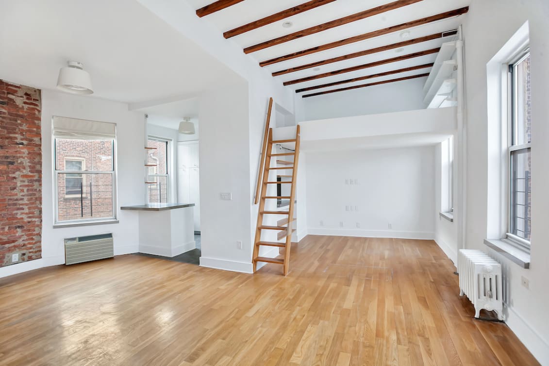 211 W 10th St, #6A