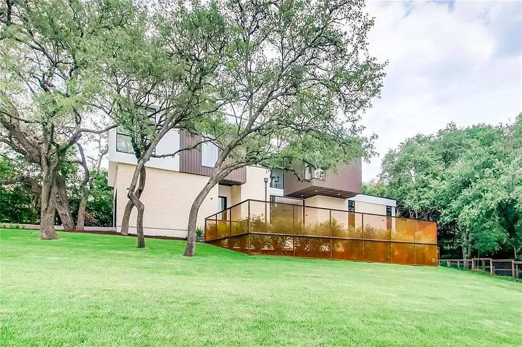 402 Westbrook Dr