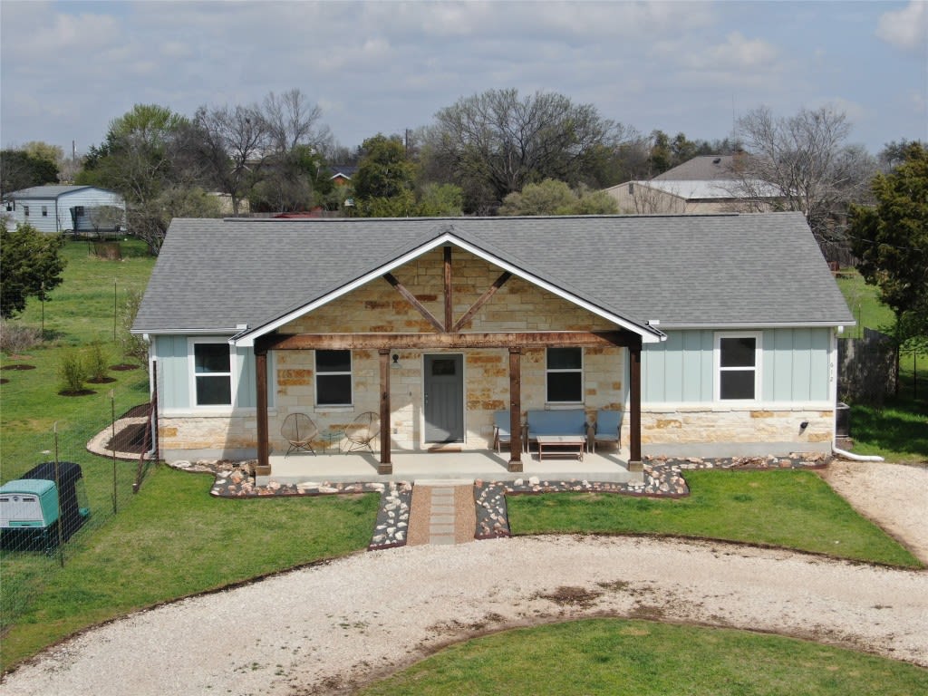 612 Oak Grove Ln