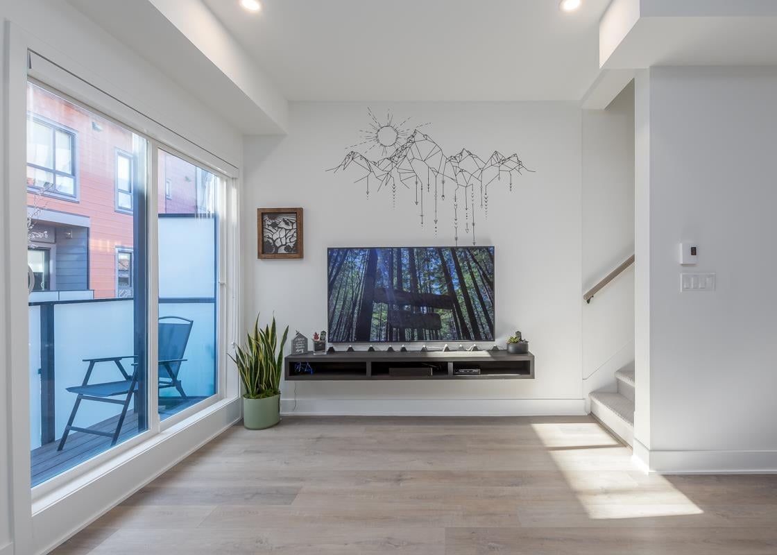 203-37842 Third Ave