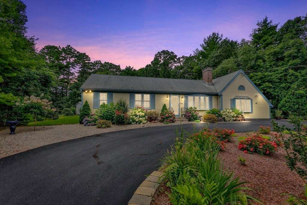 Thinking about the Cape?? How About a place in Osterville??