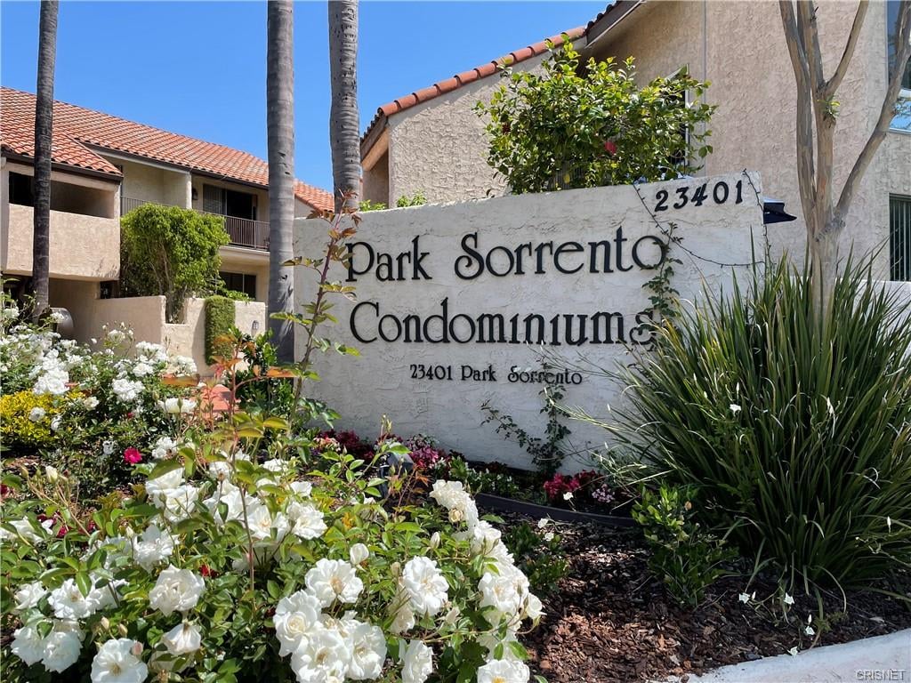 23401 Park Sorrento 8, Calabasas, CA