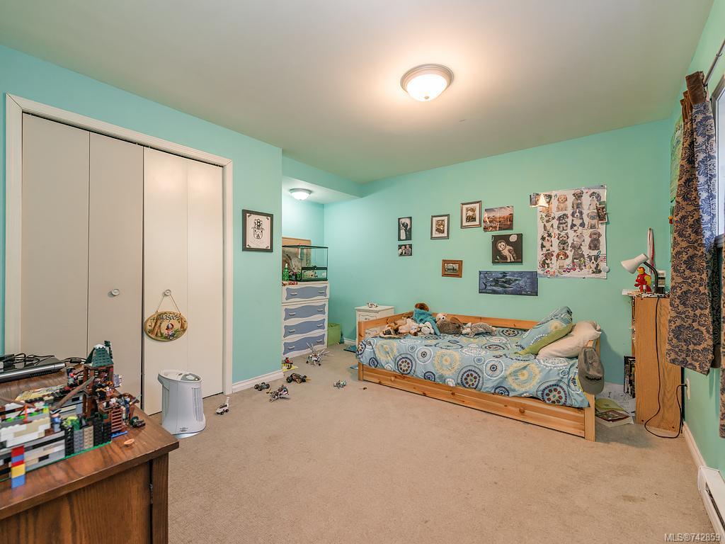 2665 Roseberry Ave