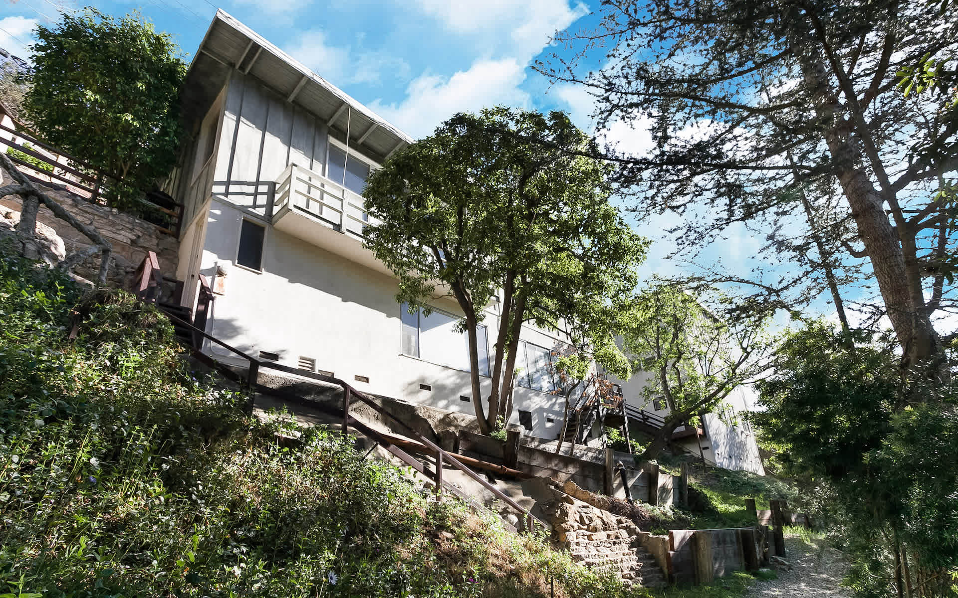 8275 Mannix Drive