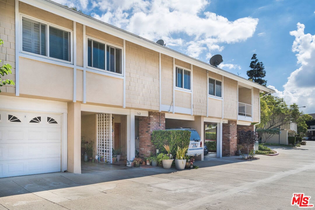 3500 W Manchester Blvd #162