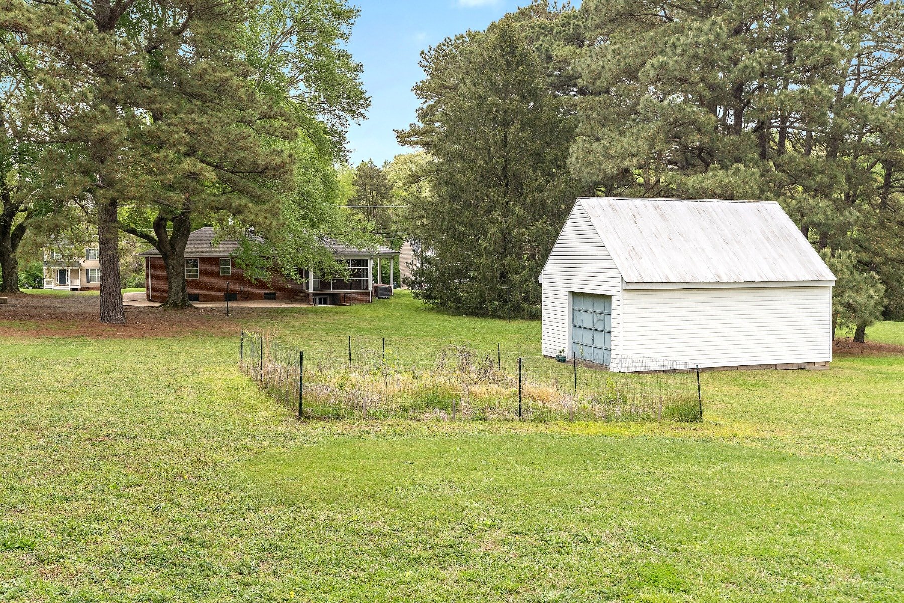 1127 Oakland Road