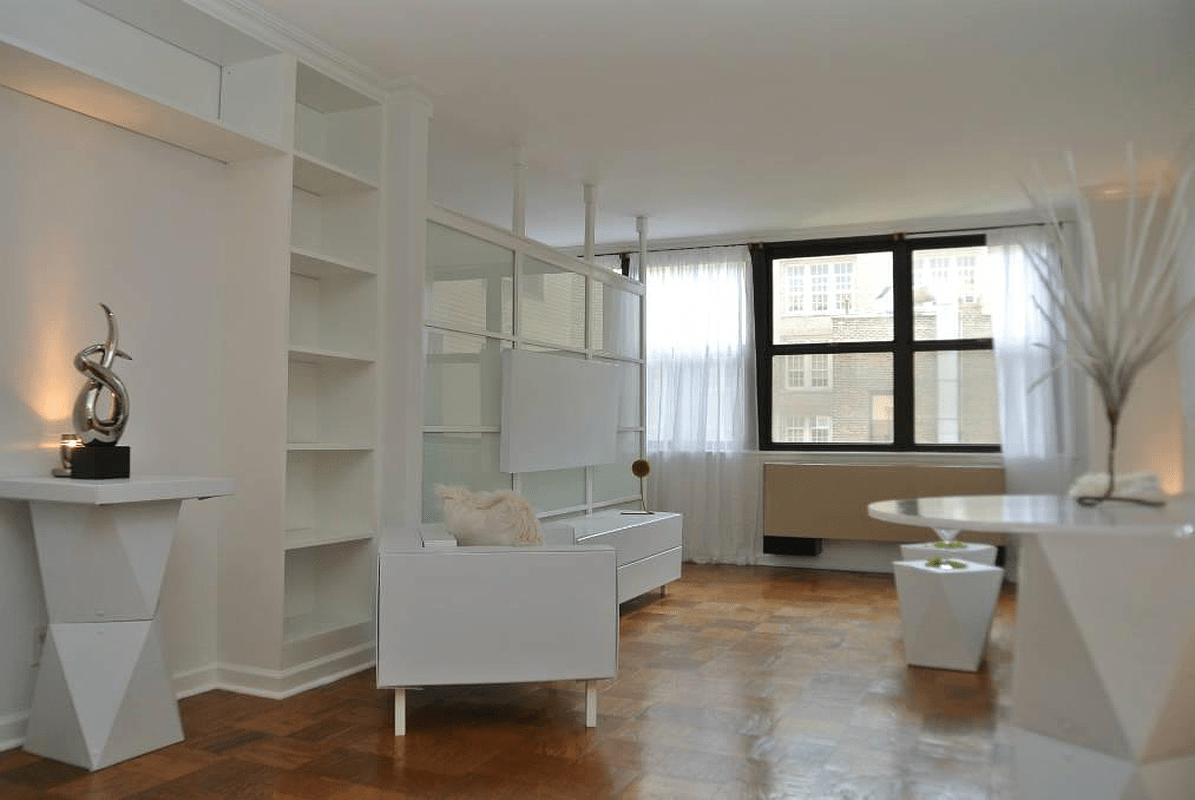 130 E 18th St #8P