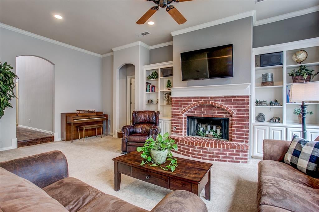 3114 Oakview Dr