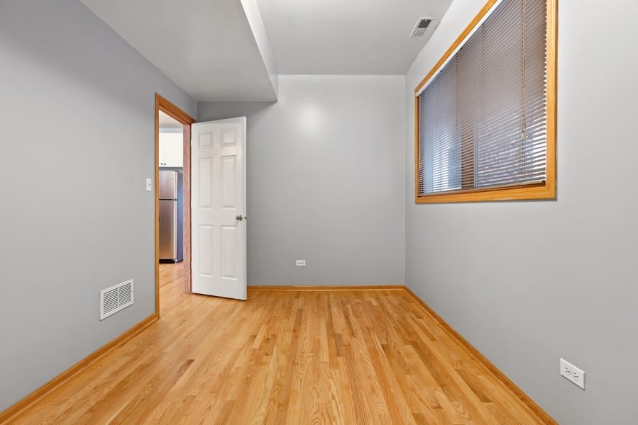 1320 N Greenview Ave , Chicago, IL 60642